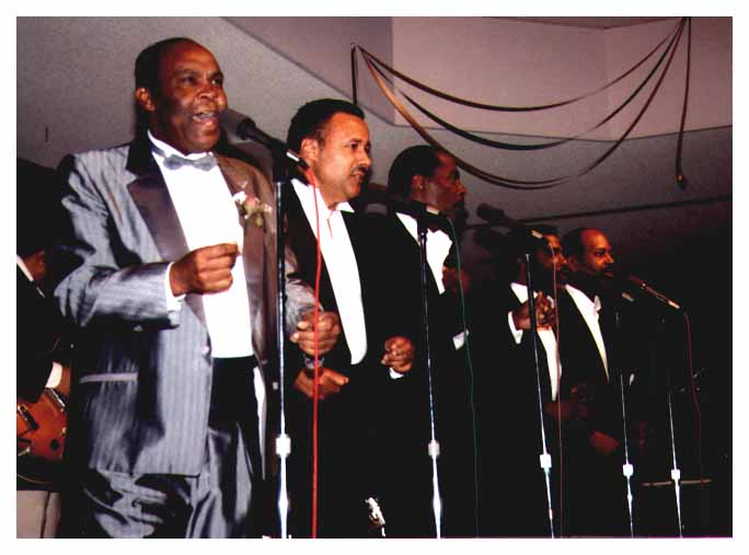 Buddy Bailey of the Clovers sings with the Calvanes