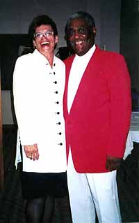 Bobby Mansfield greets DWS President Phyllis Bardone