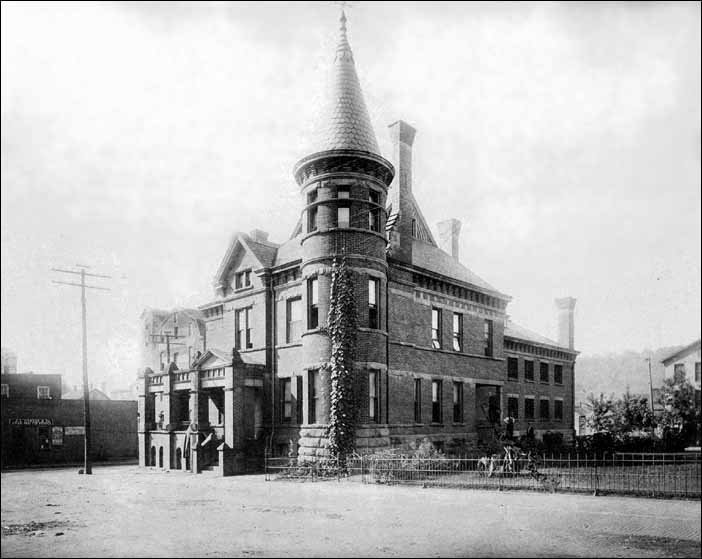 PARKERSBURG, WEST VIRGINIA Wood County Jail (photo)